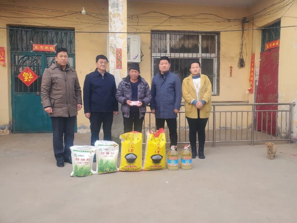 冬日送温暖 关怀暖人心|劳力士人力资源集团董事长张少军走访慰问贫困户